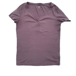 💛 GAP Ribbed Button-Front Tee in Mauve – Size Small